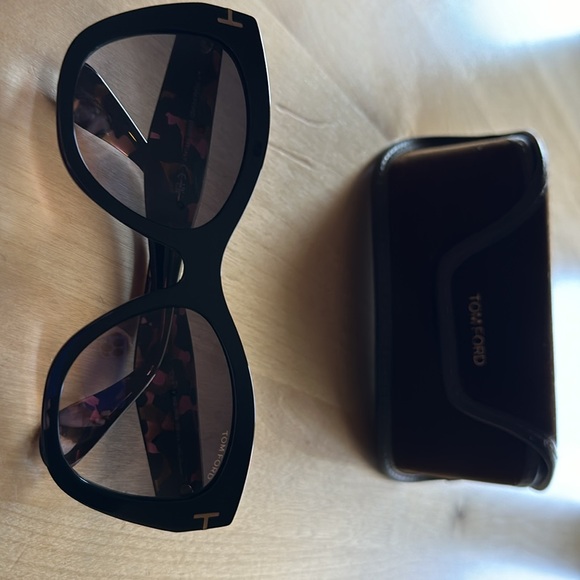 Sunglasses - Picture 2 of 10